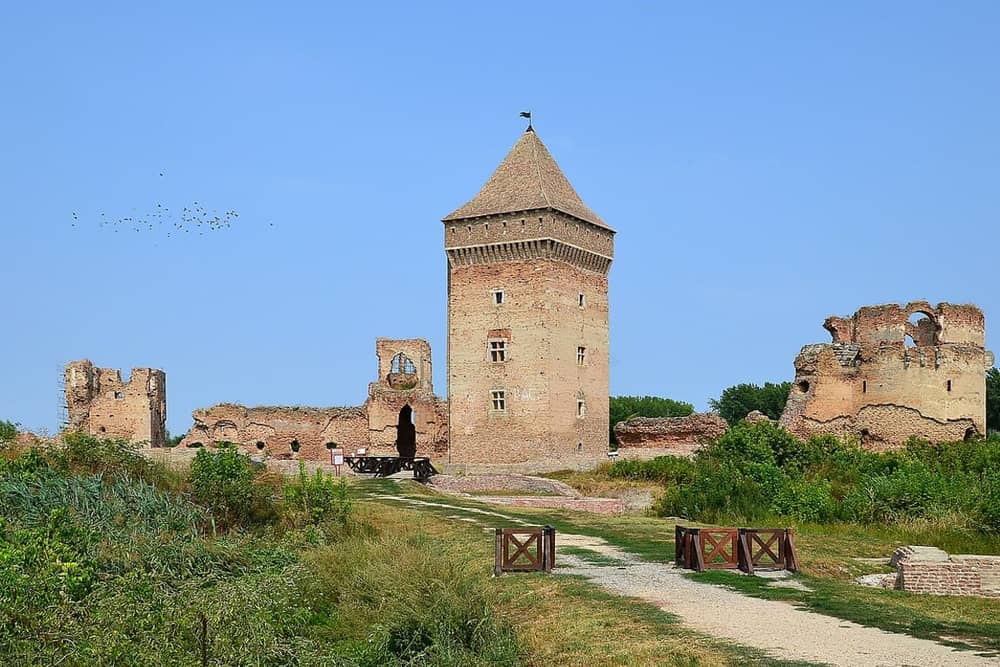 Крепость Бач